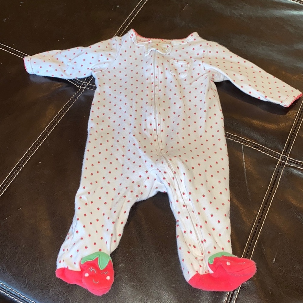 Carter’s 1 piece strawberry footed sleeper pajamas size 3 months